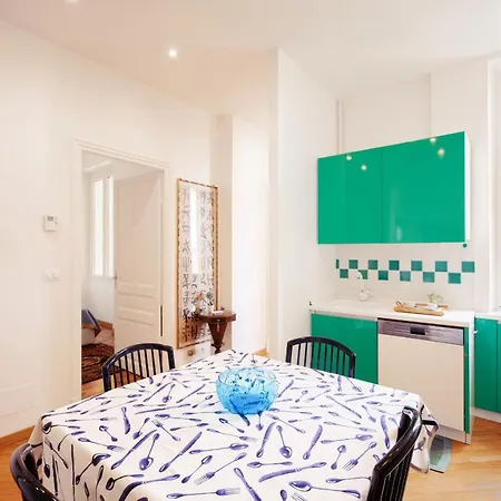 Green In The Center By Wonderful Italy *