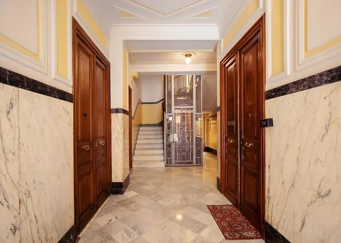 Green In The Center By Wonderful Italy *