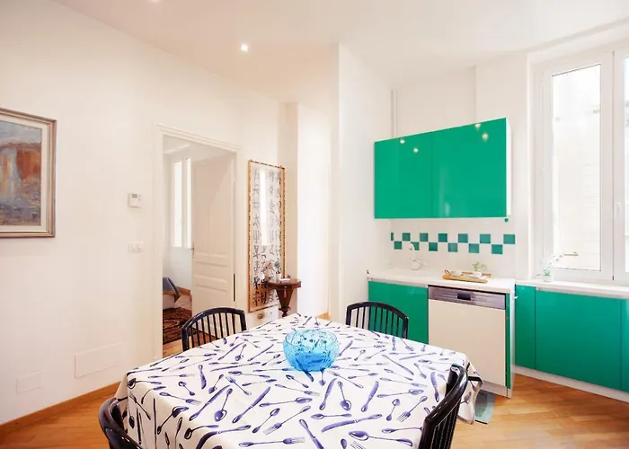 Green In The Center By Wonderful Italy *